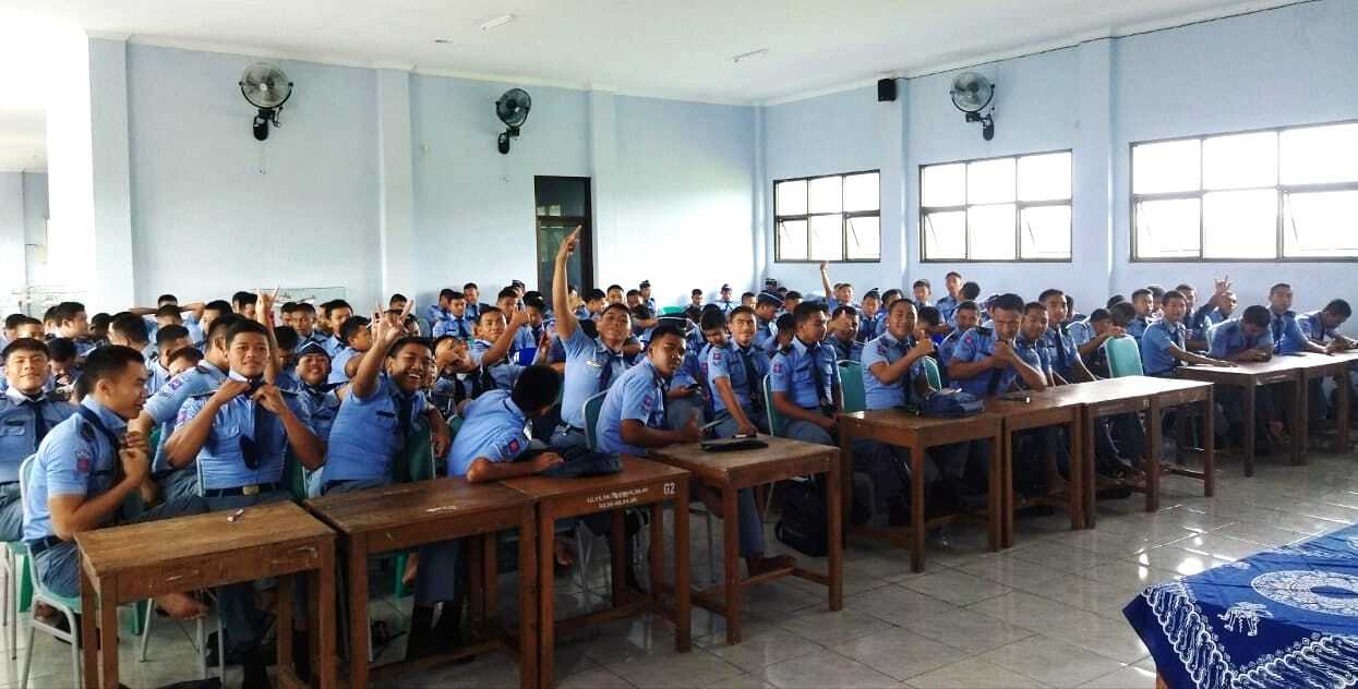 Kegiatan Sosialisasi Program Kerja Korea dan Jepang di SMK N 4 Kelautan Purworejo Kegiatan Sosialisasi Program Kerja Korea dan Jepang di SMK N 4 Kelautan Purworejo