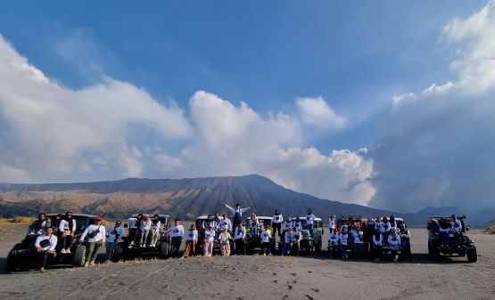 Family Gathering Karyawan Bina Insani: "Goes to Bromo"