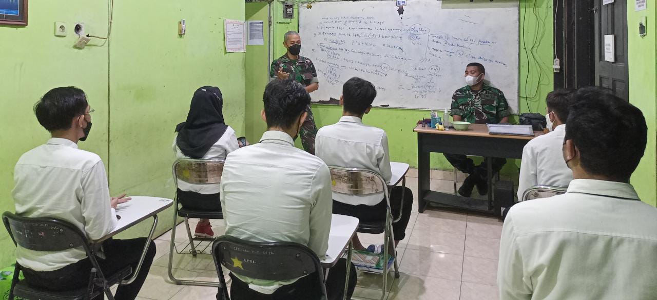 Koramil 07/UH Kodim 0734/Kota Yka Mengisi Kegiatan FMD Kelas Kursus Bahasa Jepang Persiapan Kerja Jepang Visa SSW Angkatan 11 di Bina Insani MTC